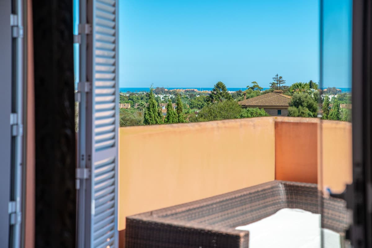 Detached Villa in Sotogrande Costa — photo 3 of 10