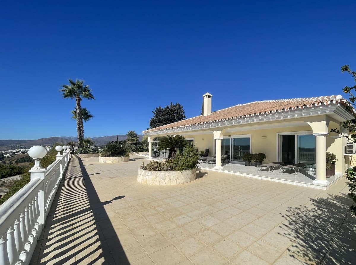 Detached Villa in Sierrezuela — photo 1 of 10