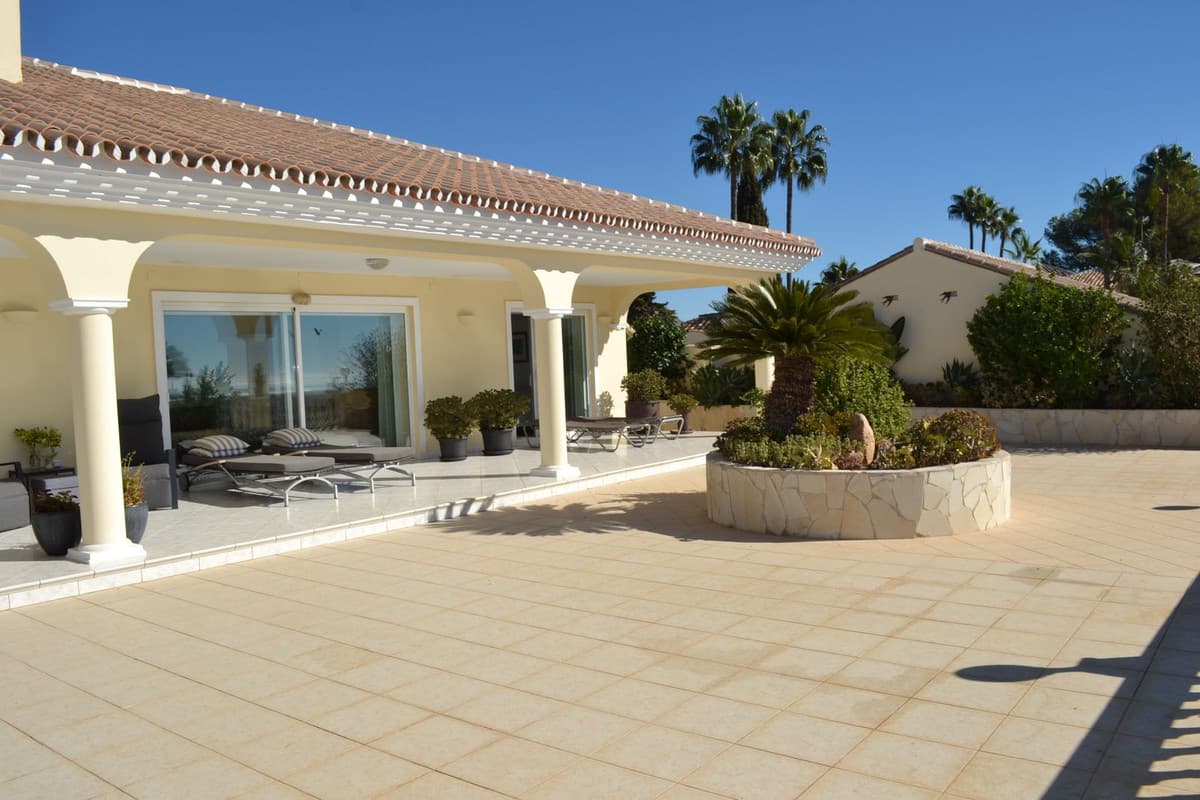 Detached Villa in Sierrezuela — photo 3 of 10