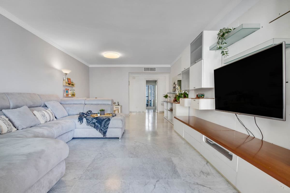 Middle Floor Apartment in Torremolinos — photo 2 of 10