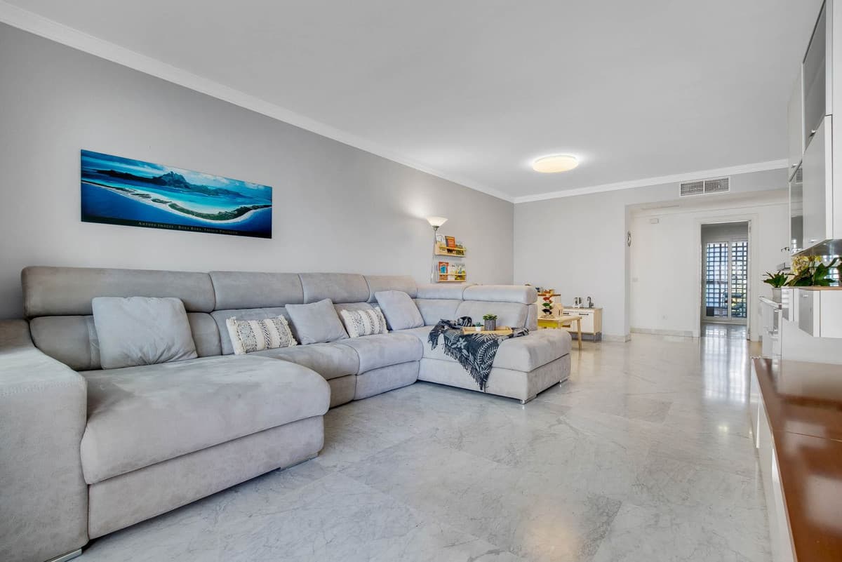 Middle Floor Apartment in Torremolinos — photo 3 of 10
