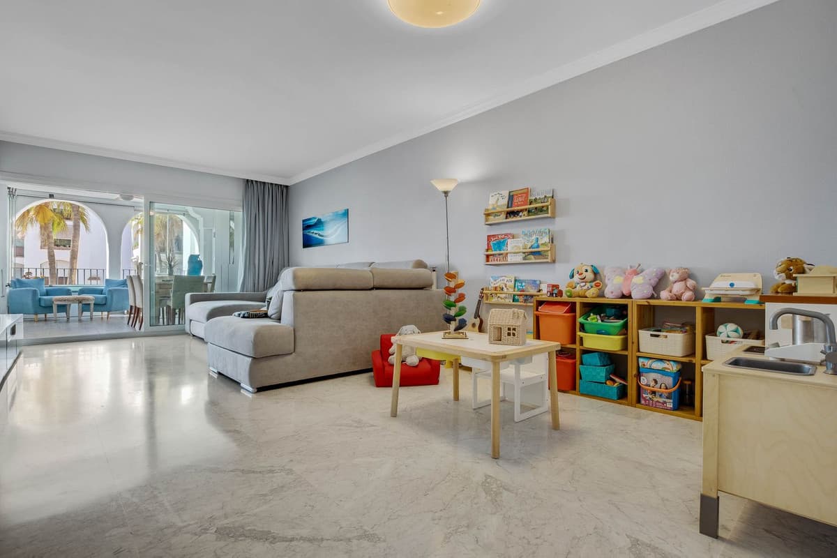 Middle Floor Apartment in Torremolinos — photo 4 of 10