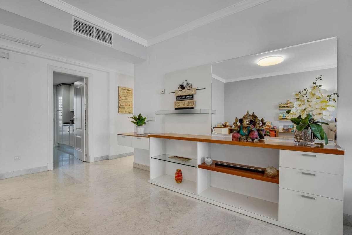 Middle Floor Apartment in Torremolinos — photo 6 of 10