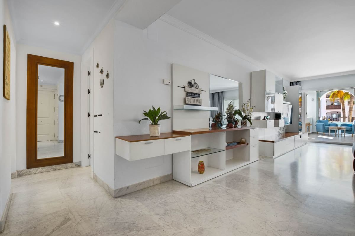 Middle Floor Apartment in Torremolinos — photo 7 of 10