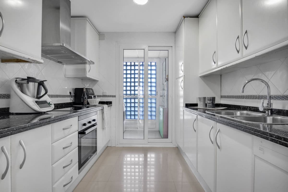 Middle Floor Apartment in Torremolinos — photo 8 of 10