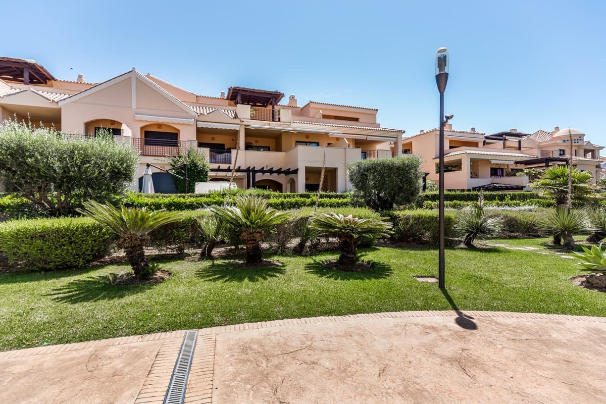 Middle Floor Apartment in Puerto Banús — photo 1 of 10