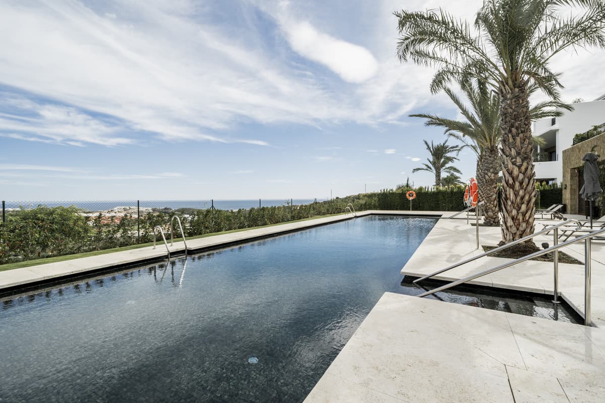 Middle Floor Apartment in Casares — photo 5 of 10