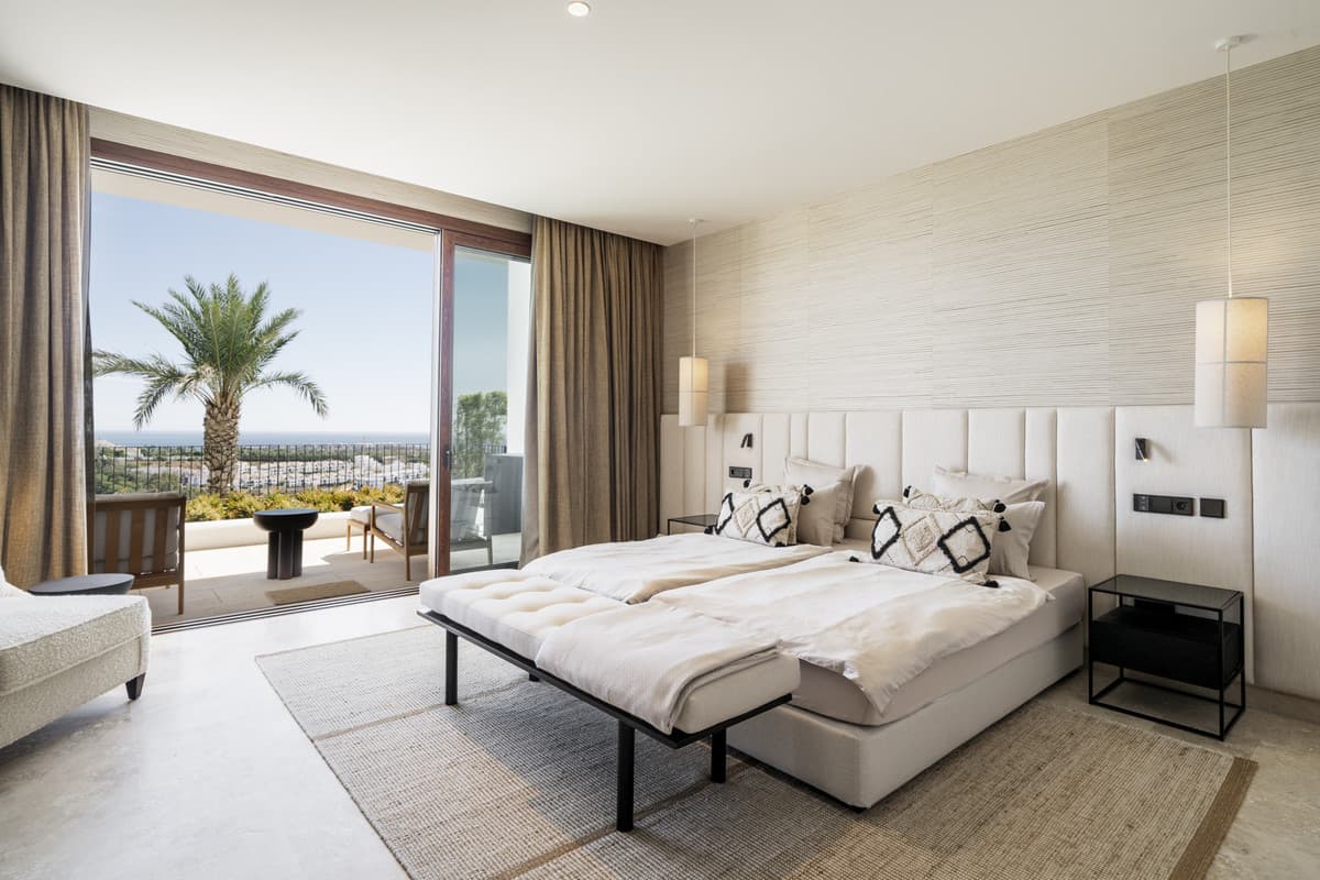 Middle Floor Apartment in Casares — photo 9 of 10