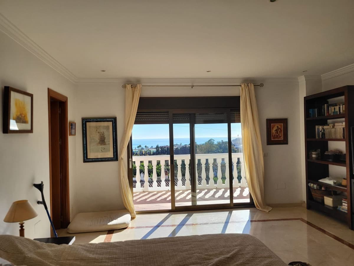 Detached Villa in Marbella — photo 9 of 10