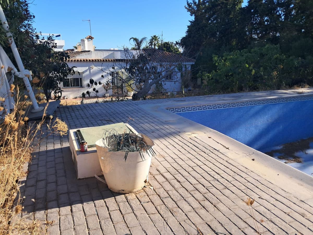 Detached Villa in Estepona — photo 2 of 10