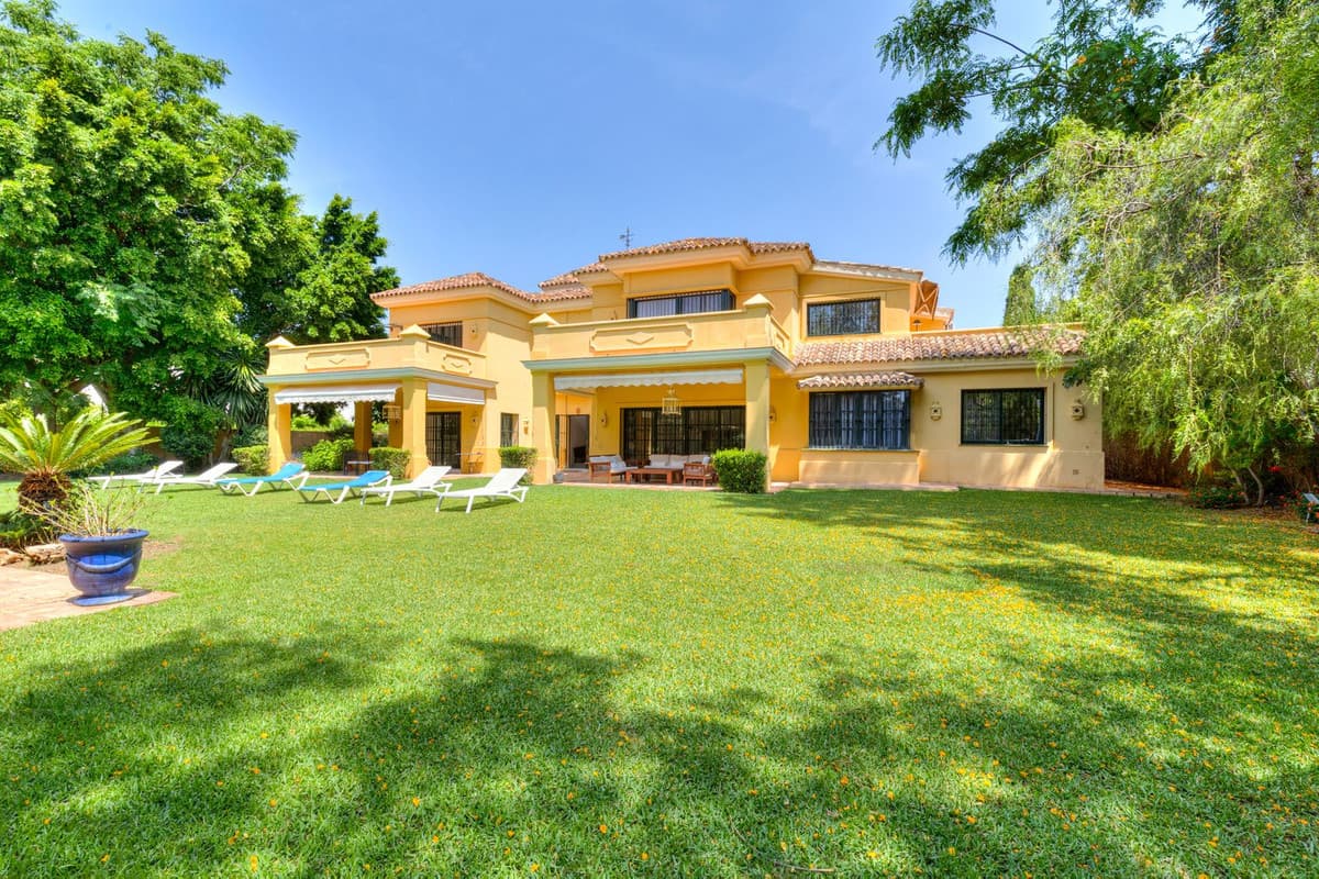Detached Villa in Guadalmina Baja — photo 2 of 10