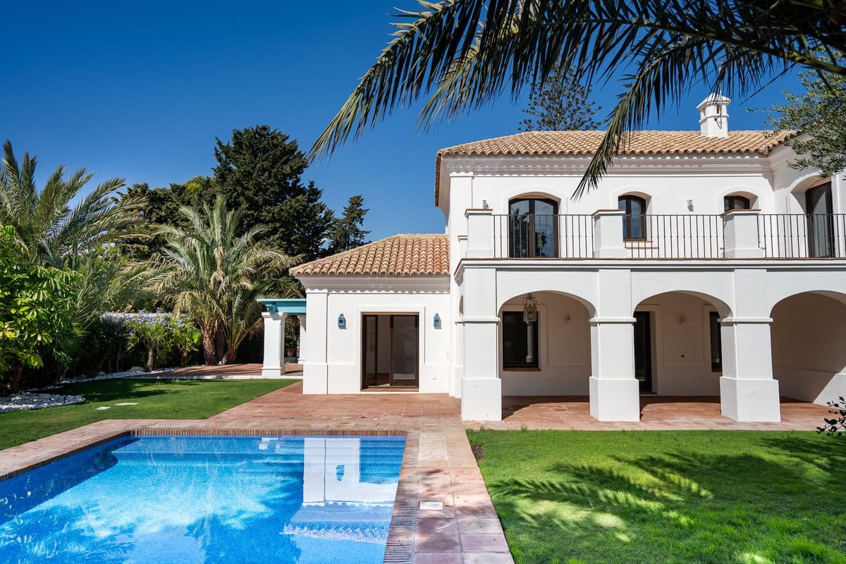 Detached Villa in Guadalmina Baja — photo 1 of 10