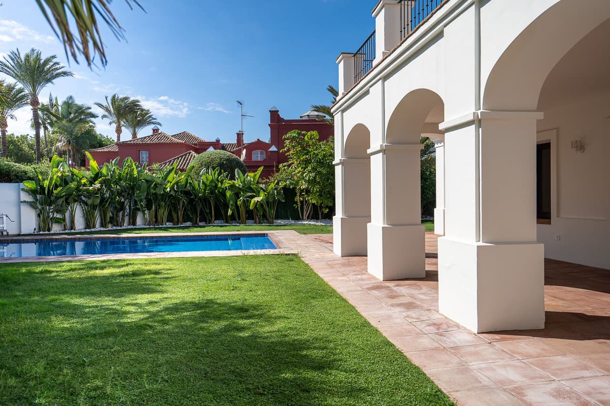 Detached Villa in Guadalmina Baja — photo 2 of 10