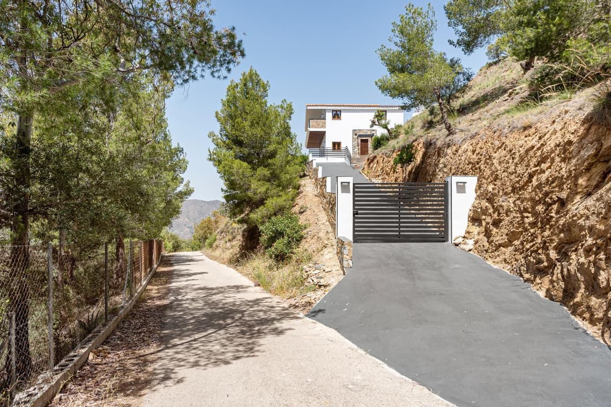 Detached Villa in Málaga Este — photo 4 of 10