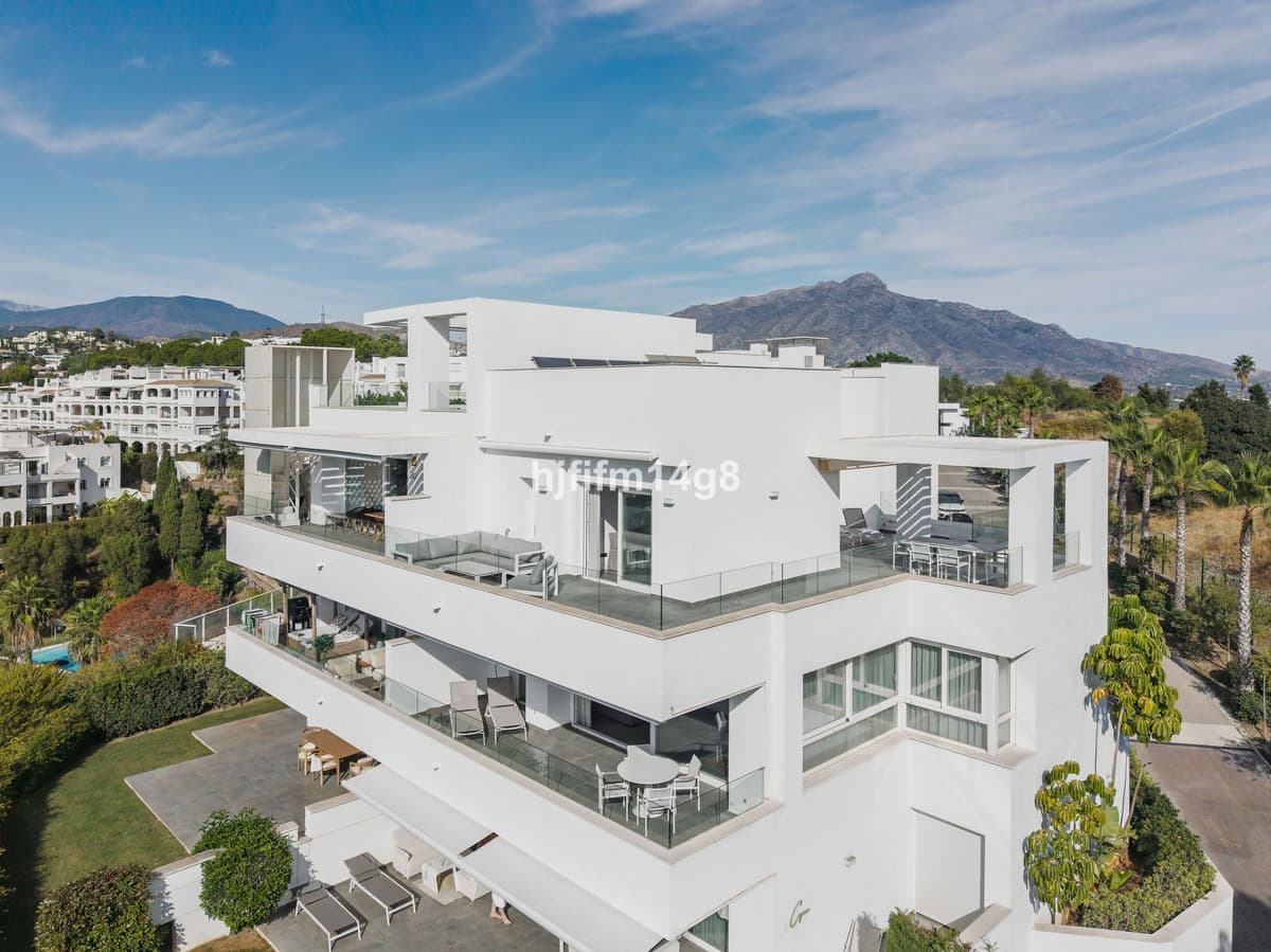 Penthouse Duplex in La Quinta — photo 1 of 10