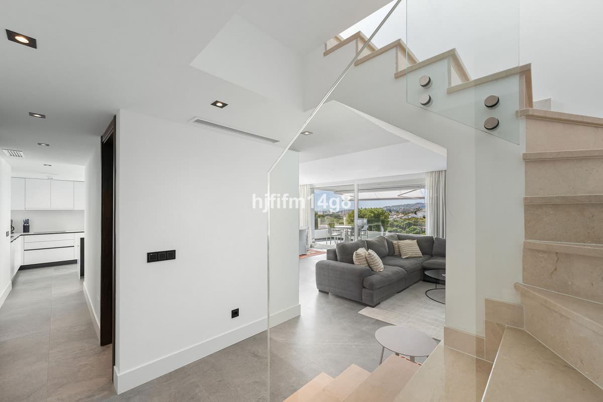 Penthouse Duplex in La Quinta — photo 3 of 10