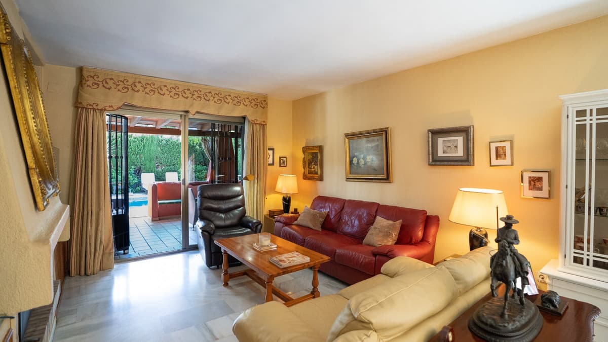 Detached Villa in Marbella — photo 3 of 10
