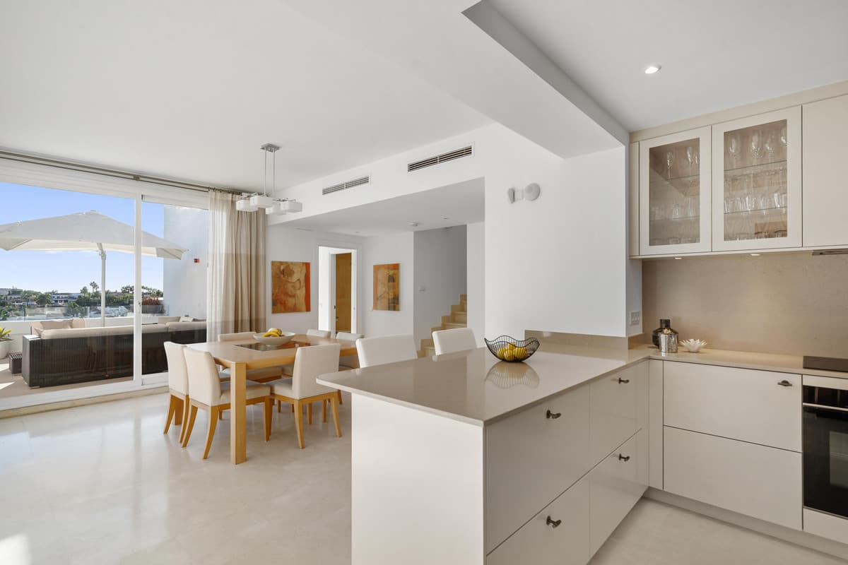 Penthouse Duplex in Nueva Andalucía — photo 5 of 10