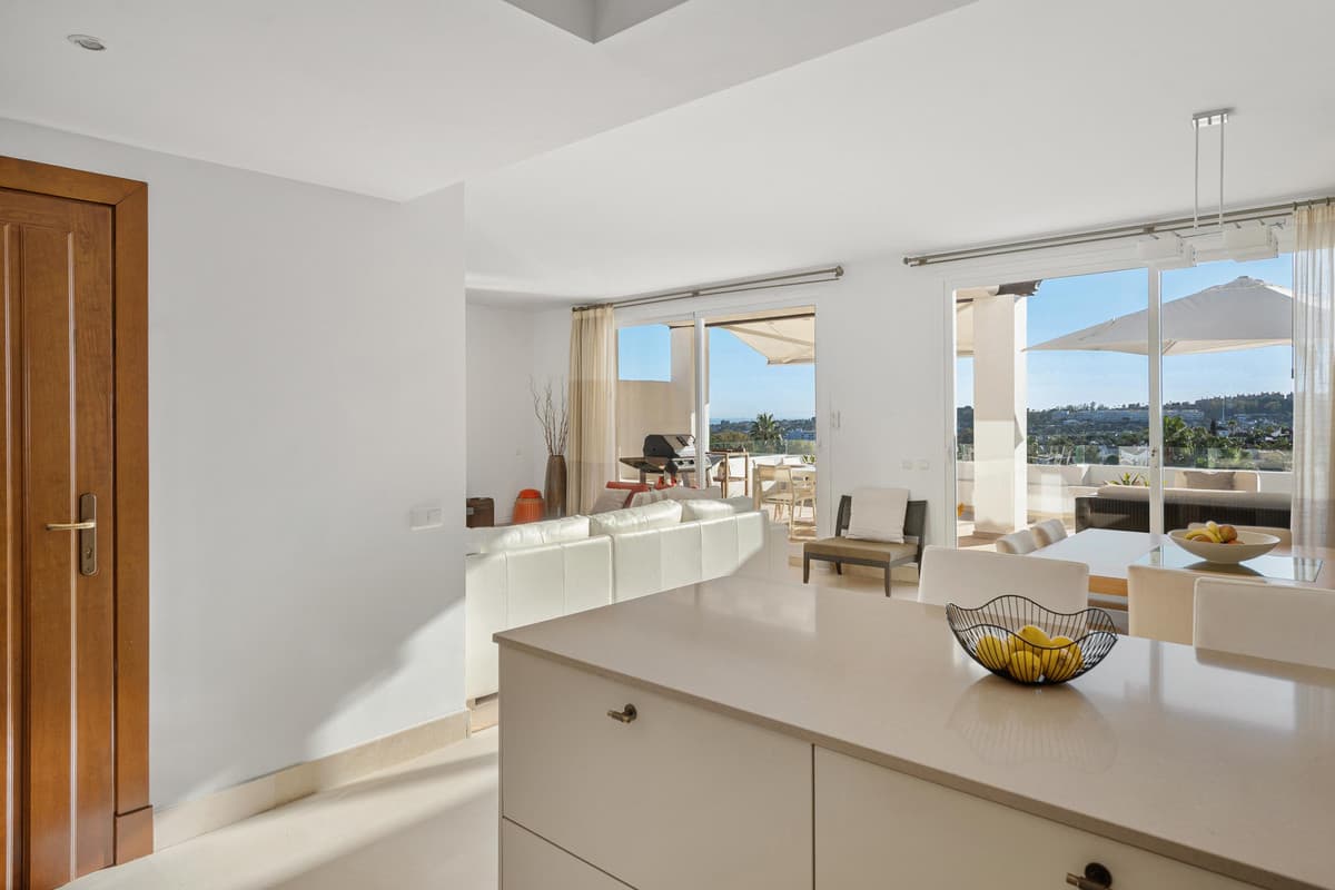 Penthouse Duplex in Nueva Andalucía — photo 9 of 10