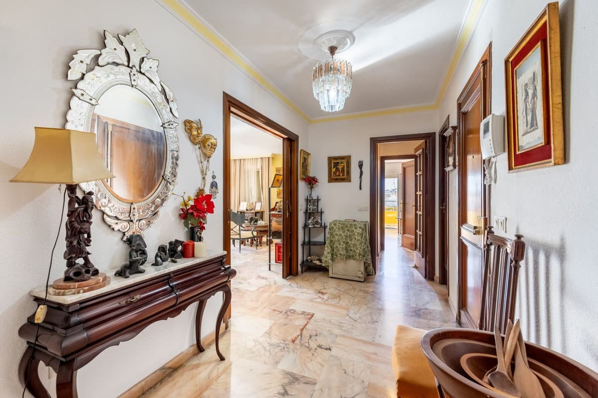 Middle Floor Apartment in Fuengirola — photo 3 of 10