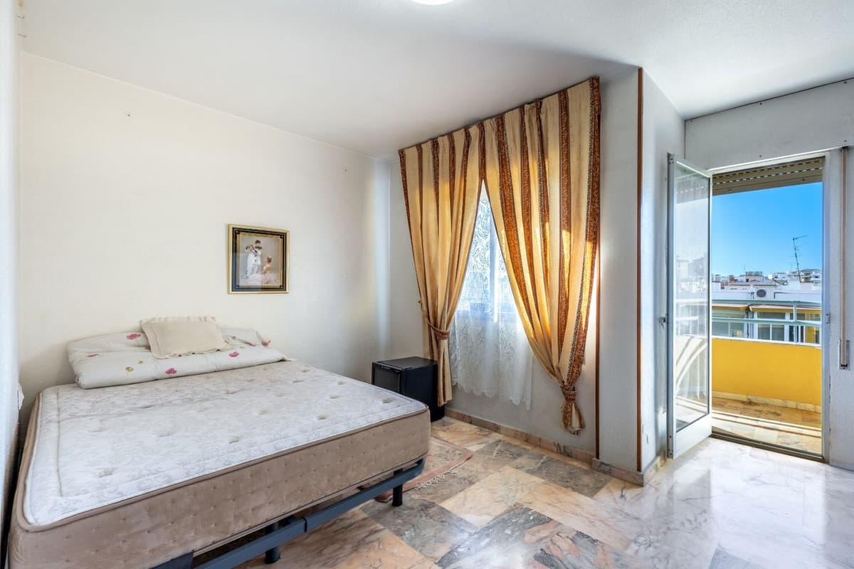 Middle Floor Apartment in Fuengirola — photo 8 of 10