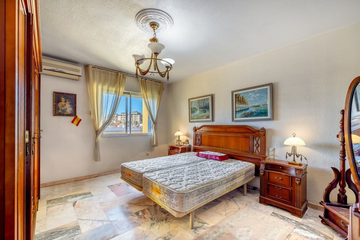 Middle Floor Apartment in Fuengirola — photo 10 of 10