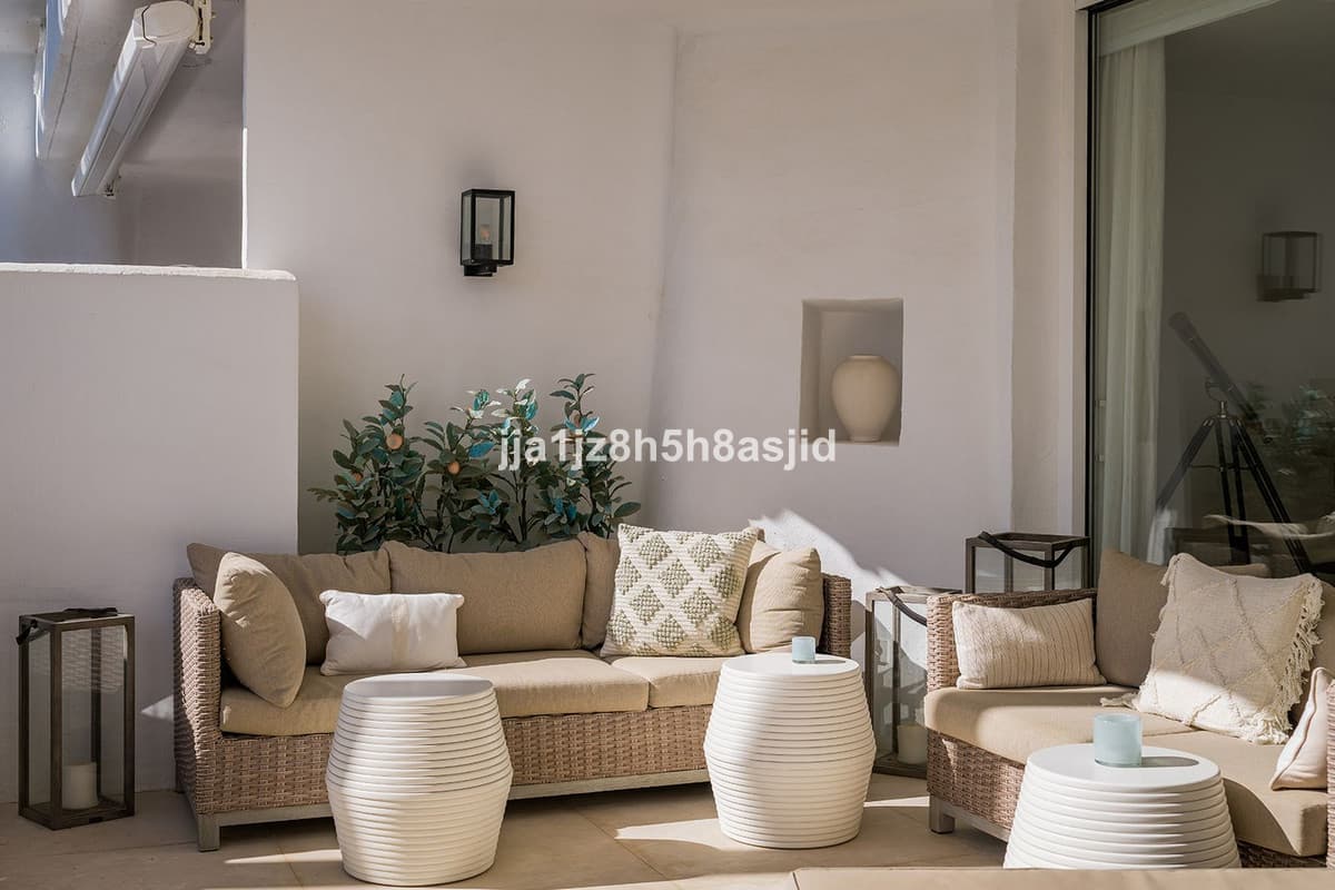 Middle Floor Apartment in The Golden Mile — photo 10 of 10