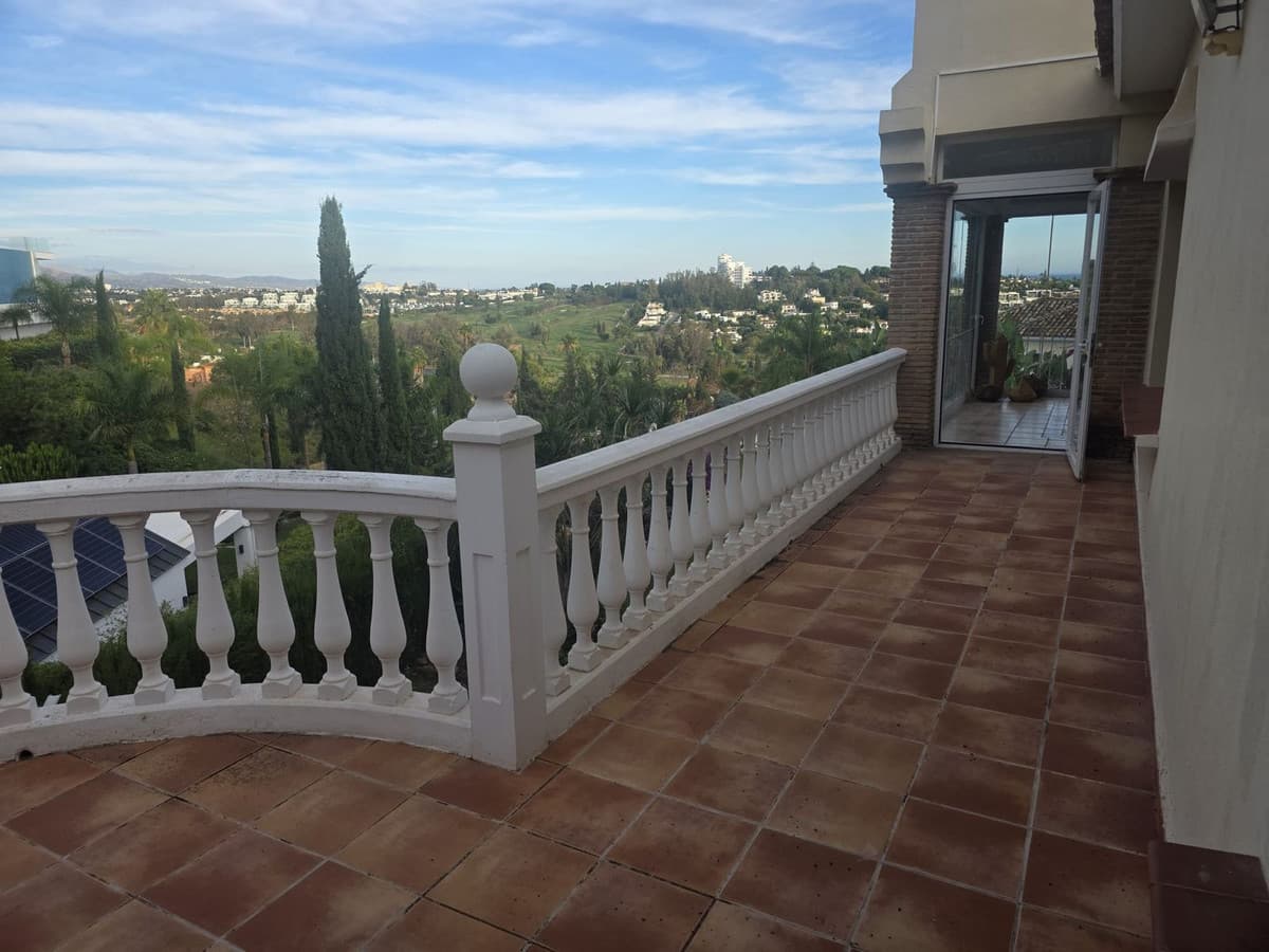 Detached Villa in El Paraiso — photo 7 of 10
