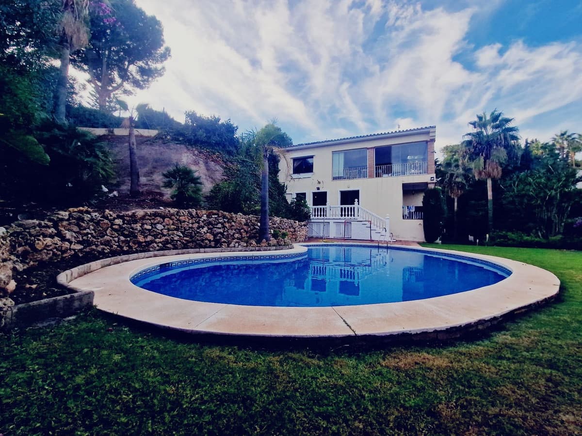 Detached Villa in El Paraiso — photo 8 of 10