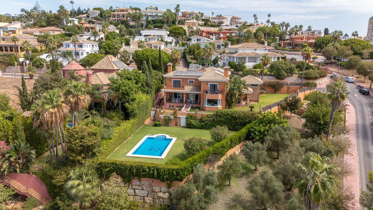 Detached Villa in Benalmadena Costa — photo 1 of 10