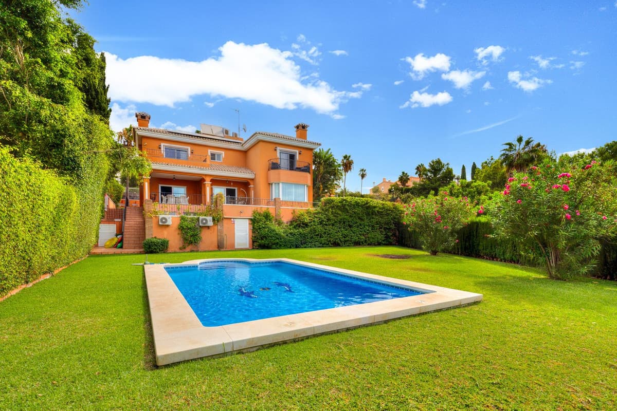Detached Villa in Benalmadena Costa — photo 3 of 10