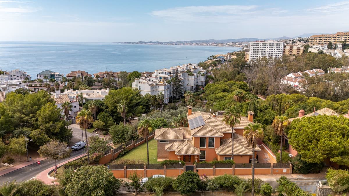 Detached Villa in Benalmadena Costa — photo 4 of 10