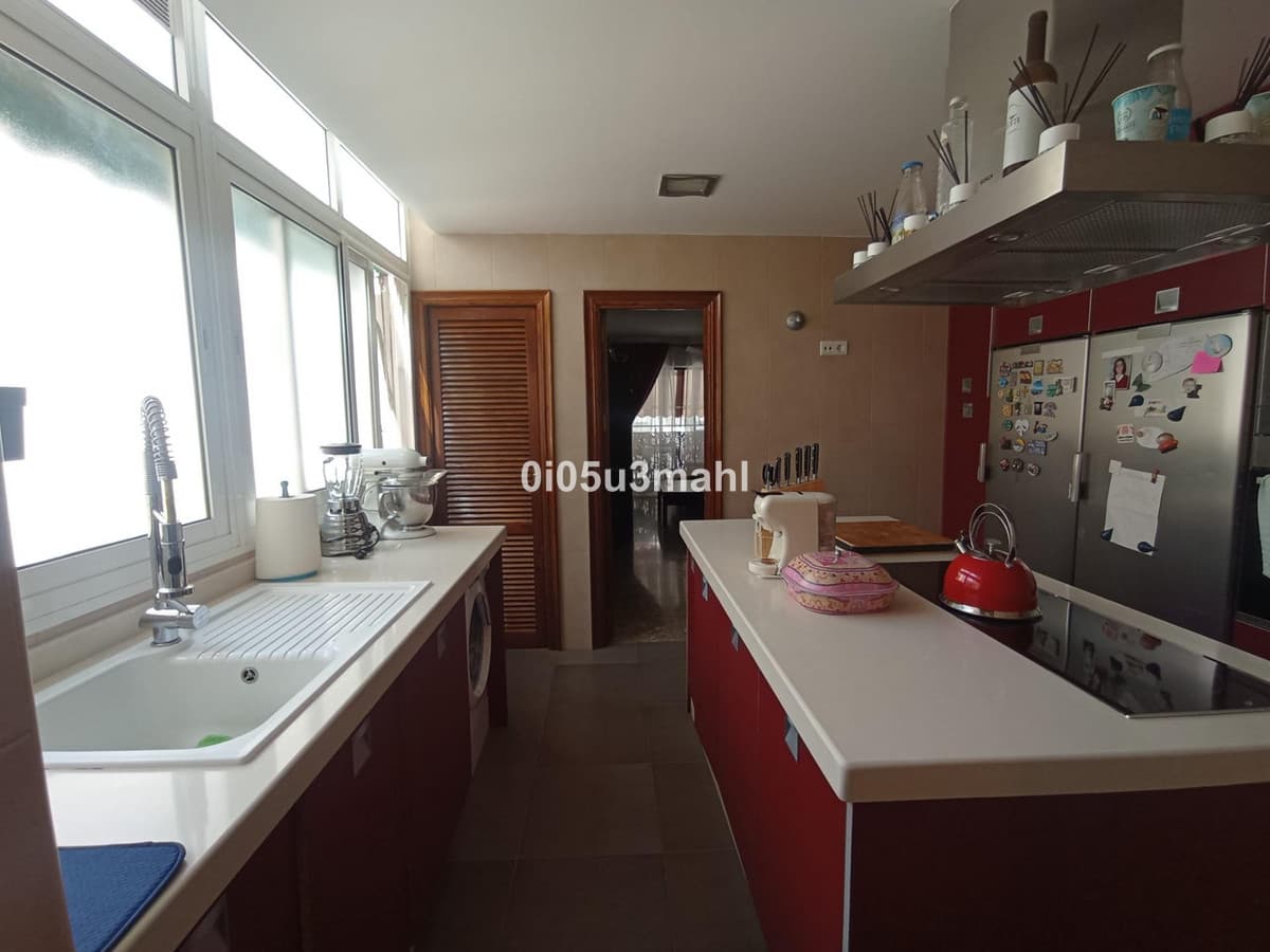 Middle Floor Apartment in La Trinidad — photo 3 of 10