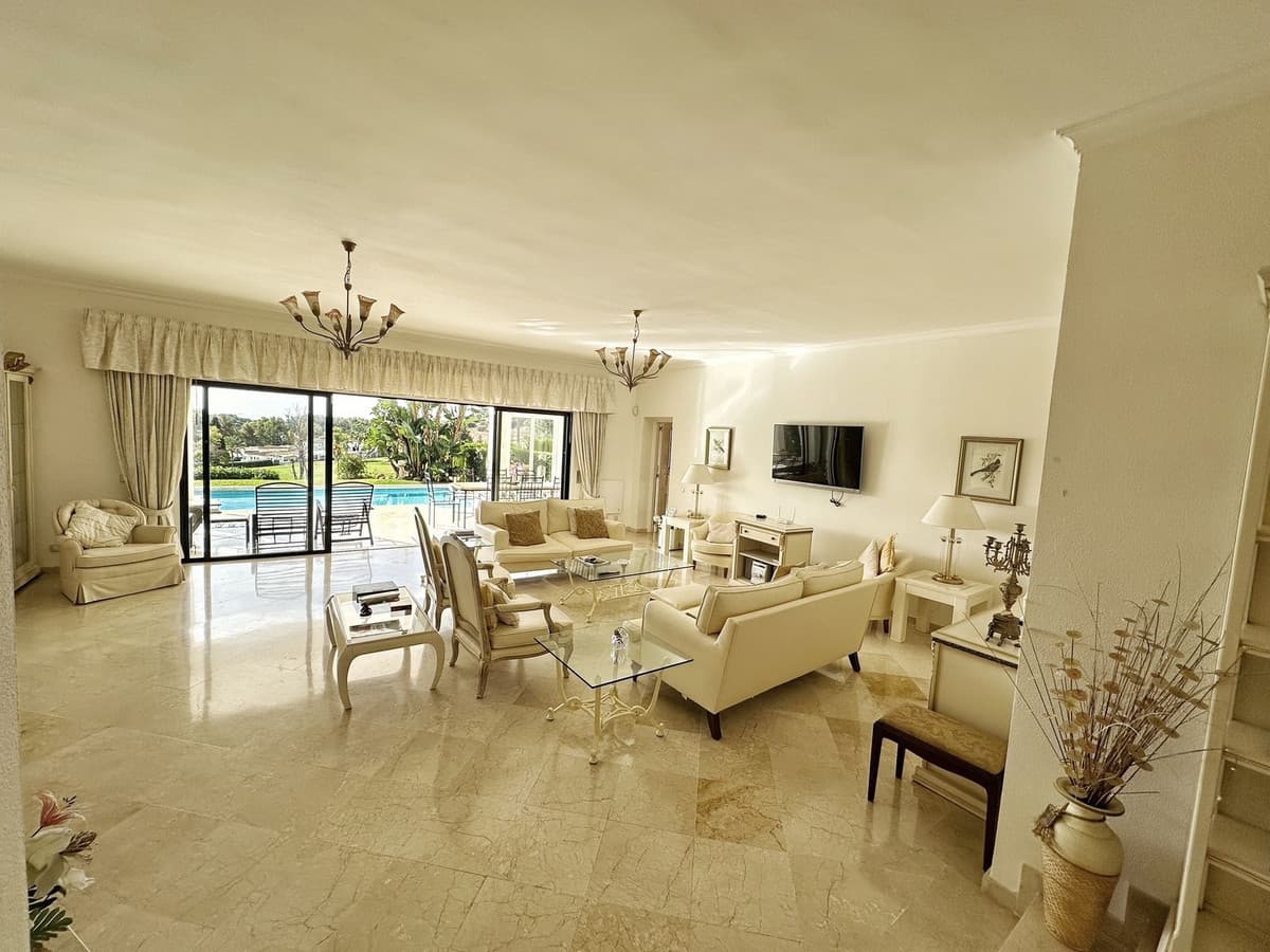 Detached Villa in El Paraiso — photo 10 of 10
