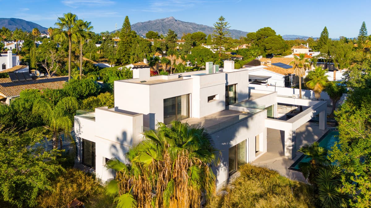 Detached Villa in Guadalmina Baja — photo 1 of 10