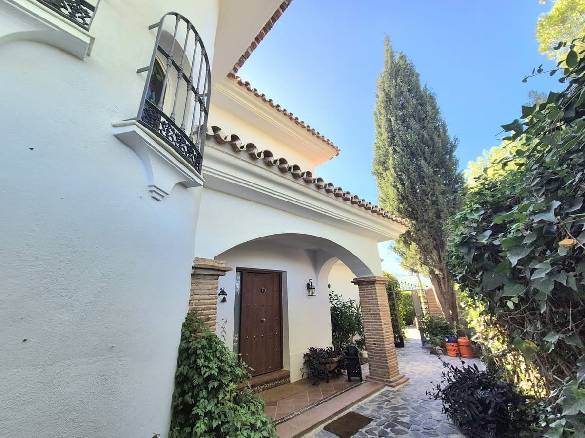 Detached Villa in Coín — photo 2 of 10