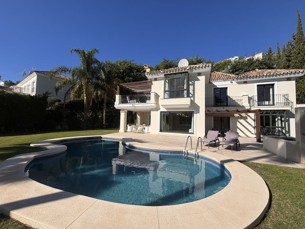 Detached Villa in Benahavís — photo 1 of 10