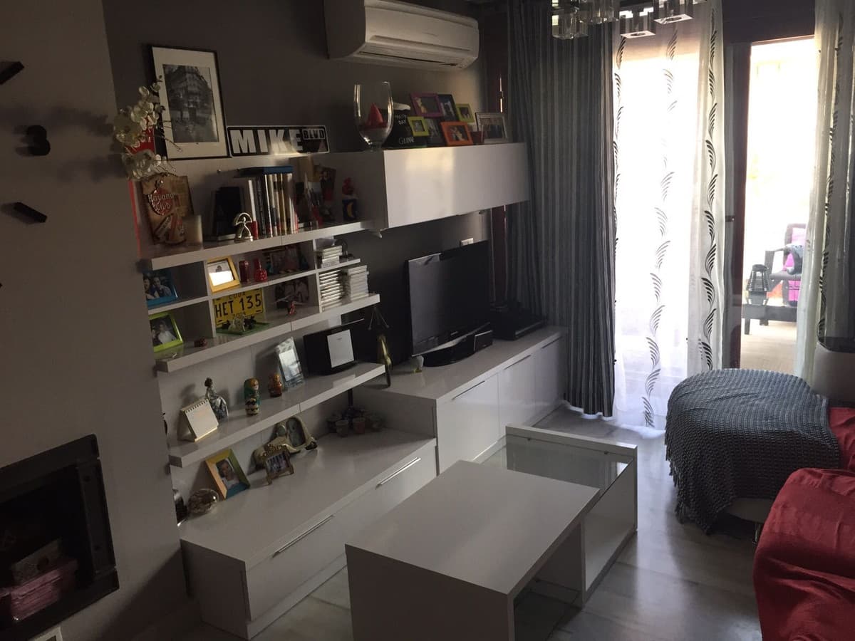 Middle Floor Apartment in Benahavís — photo 3 of 10