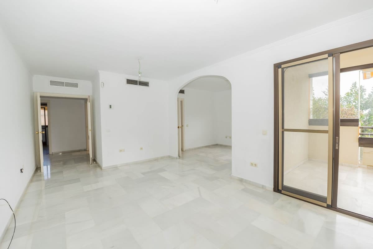 Middle Floor Apartment in Torremolinos — photo 9 of 10