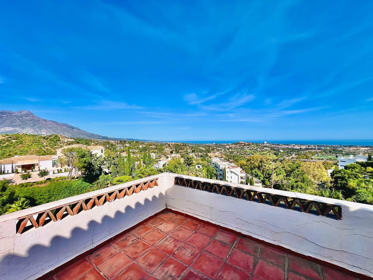 Detached Villa in La Quinta — photo 1 of 10