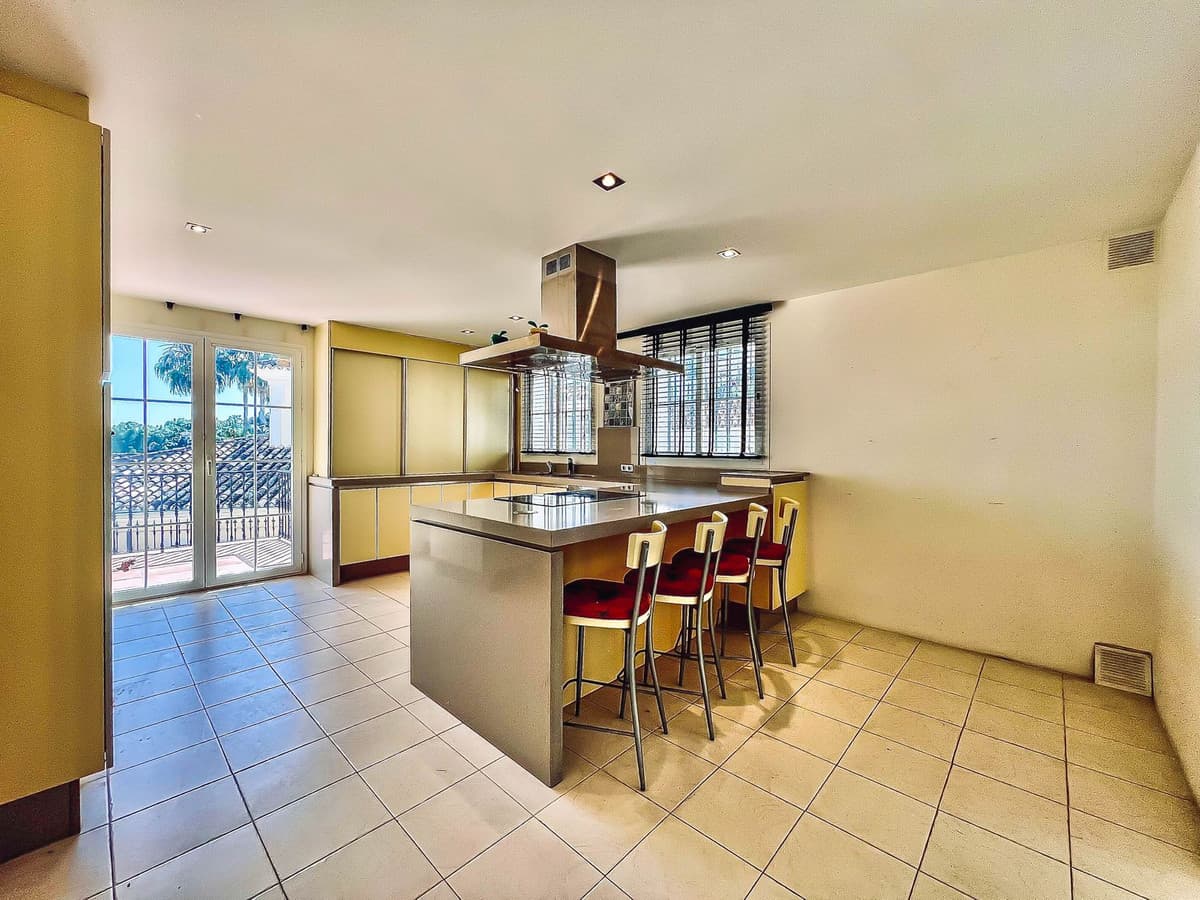 Detached Villa in La Quinta — photo 6 of 10