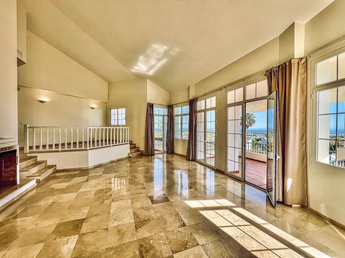 Detached Villa in La Quinta — photo 8 of 10