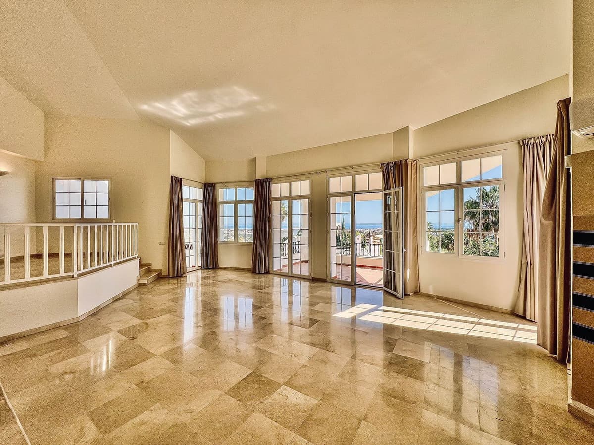 Detached Villa in La Quinta — photo 9 of 10