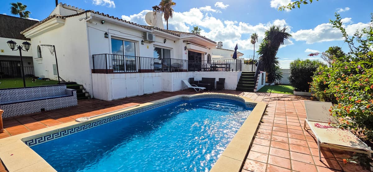 Semi-Detached House in La Duquesa — photo 9 of 10