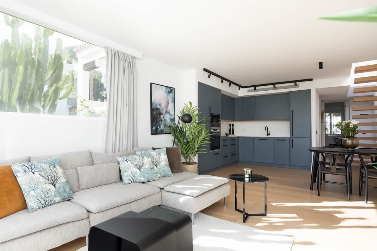 Middle Floor Apartment in Nueva Andalucía — photo 3 of 10