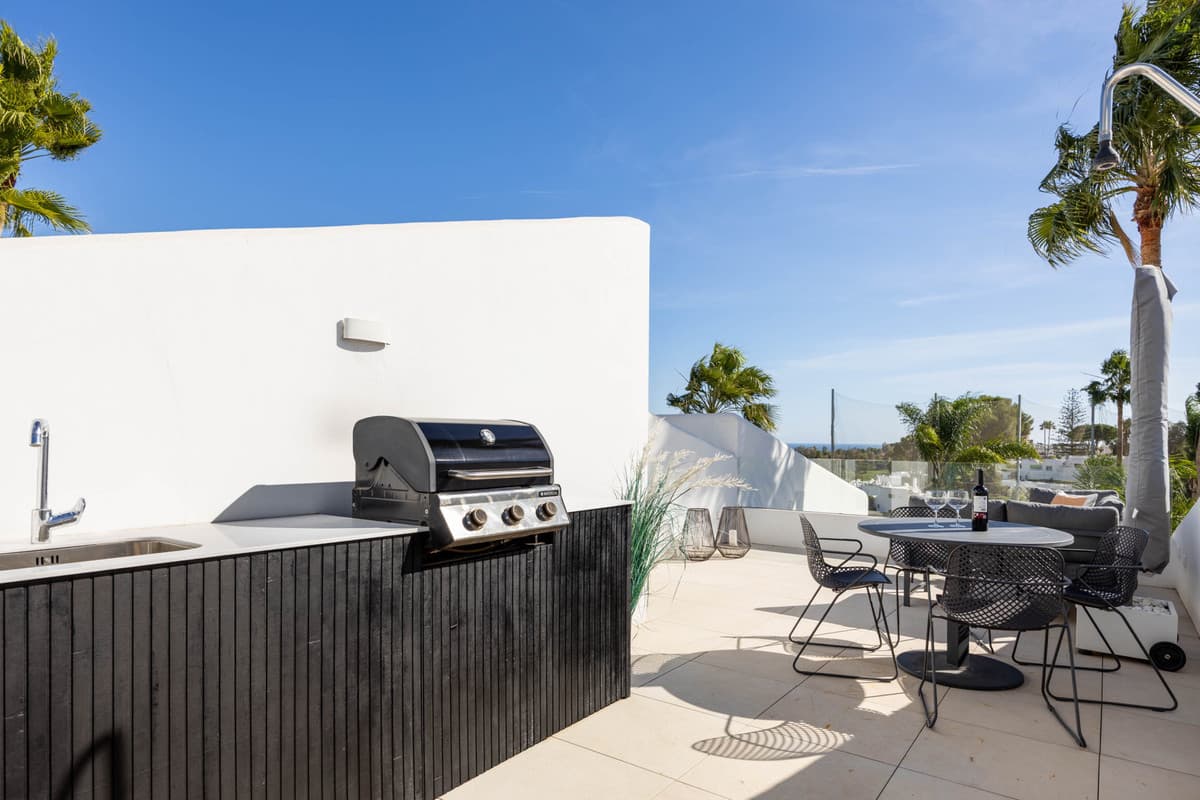 Middle Floor Apartment in Nueva Andalucía — photo 4 of 10