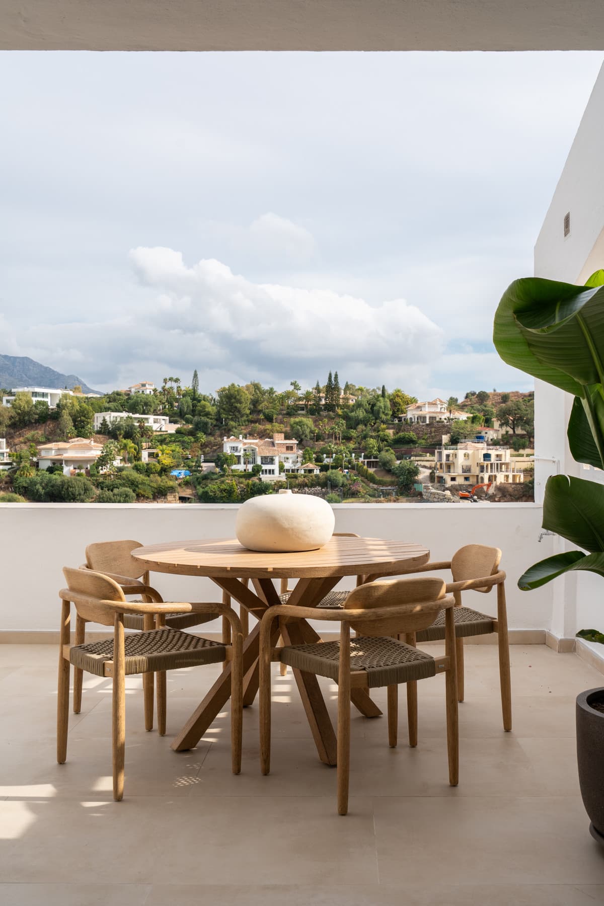 Middle Floor Apartment in La Quinta — photo 2 of 10
