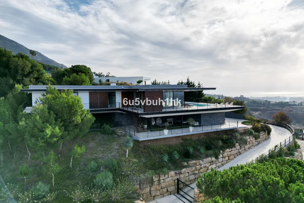 Detached Villa in Valtocado — photo 1 of 10
