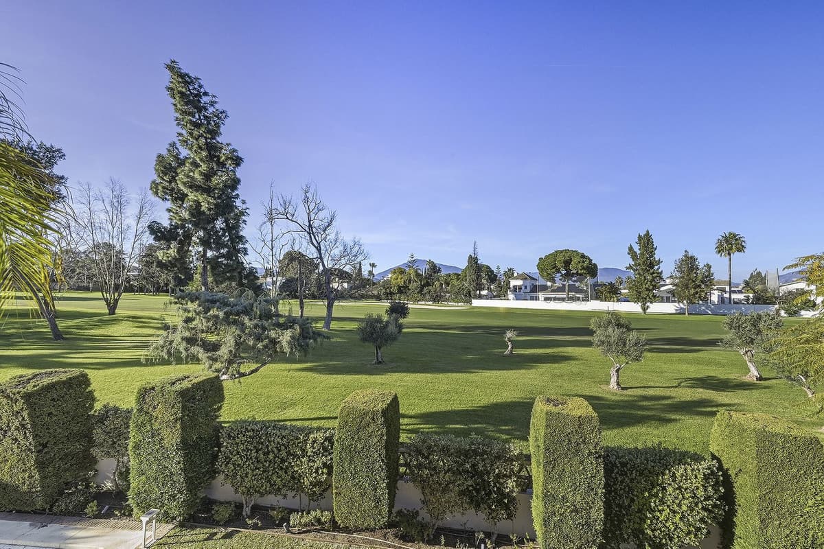 Detached Villa in Guadalmina Alta — photo 2 of 10