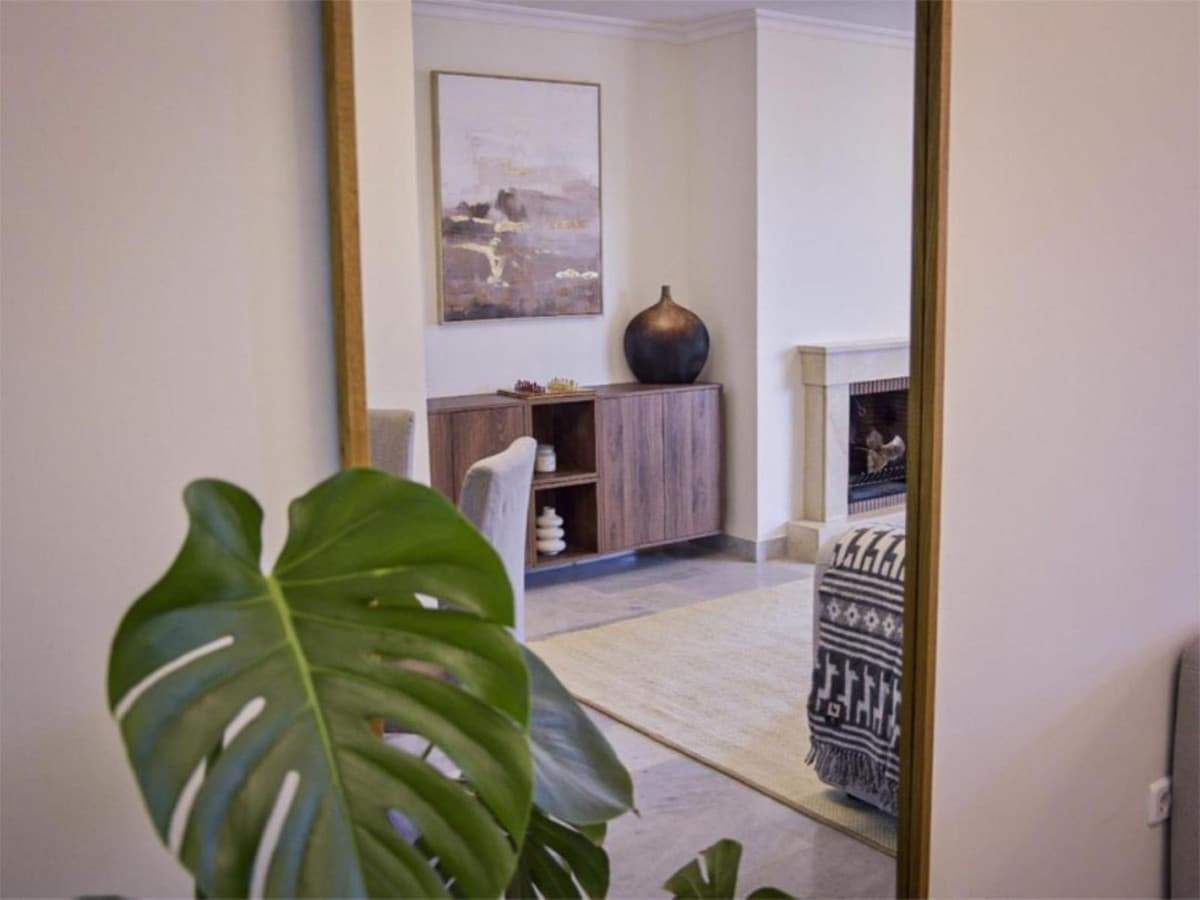 Middle Floor Apartment in Marbella — photo 3 of 10